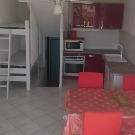 Duplex Pour 4-5 Pers, 35m2 - 300m Plages, Parking Prive * Le Grau-du-Roi