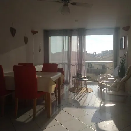 Apartment Duplex Pour 4-5 Pers, 35m2 - 300m Plages, Parking Prive Le Grau-du-Roi